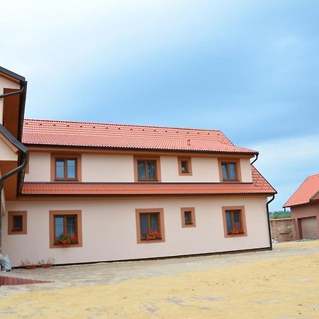Penzion Tramin Valtice Exterior foto