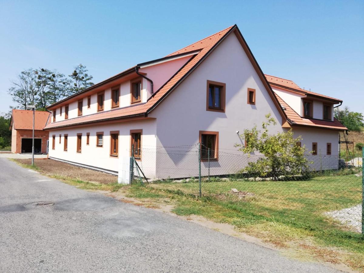 Penzion Tramin Valtice Exterior foto